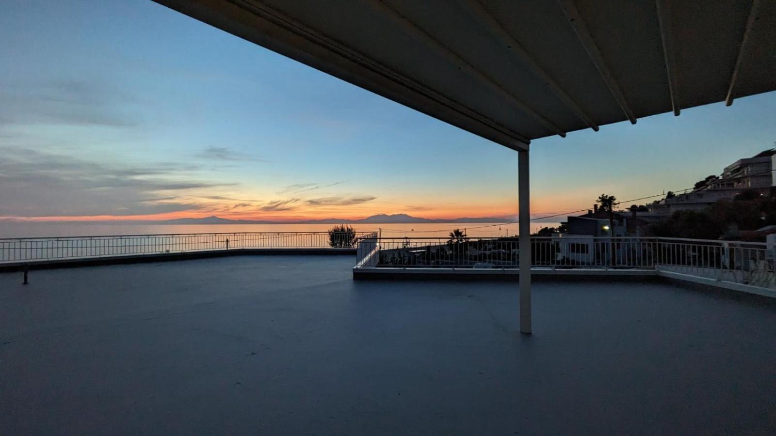 Beachfront Apartment เนอามูดาเนีย ภายนอก รูปภาพ